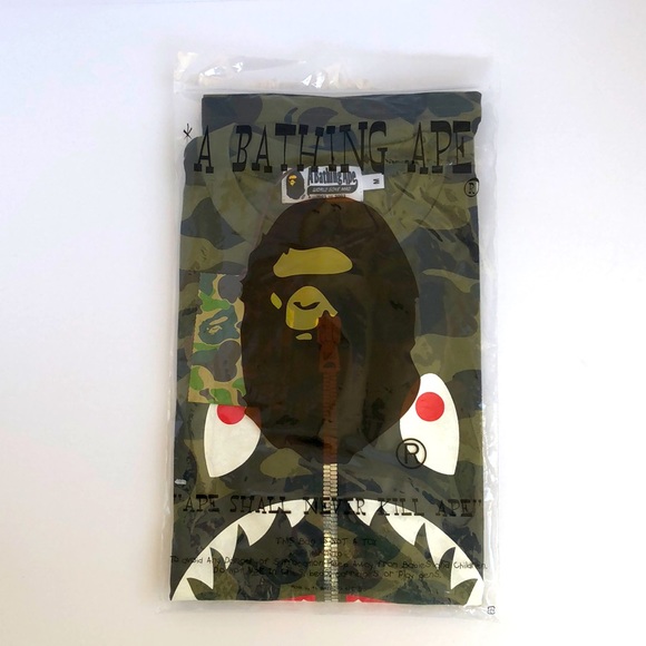 NWT BAPE 1st Camo Shark Tee Green/Camo M - Picture 2 of 11